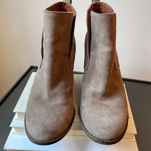 Lucky Wedge Bootie size 7 - Picture 2 of 10